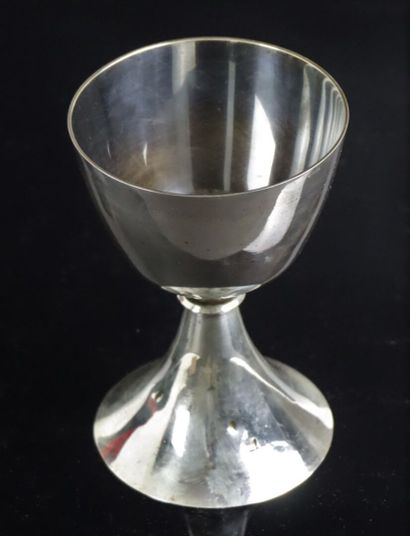 null Chalice in silver, the pedestal in metal, ringed.
Art Deco period.
Goldsmith...