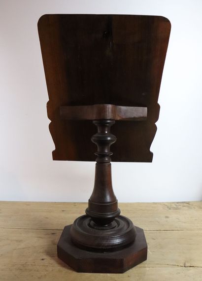 null Church lectern in natural wood on an octagonal base.
XXth century.
H_65,5 cm...