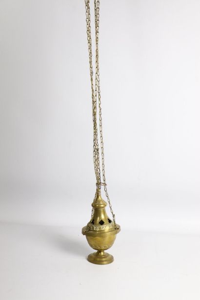 null Encensoir en bronze doré. 
XIXème siècle. 
H_17 cm, hors chaine