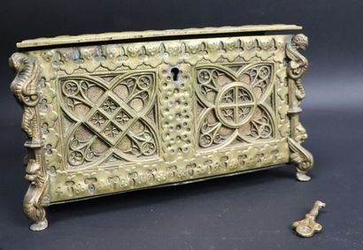 null Altar box in gilt bronze with rich compartmentalized decoration of gothic rosettes,...