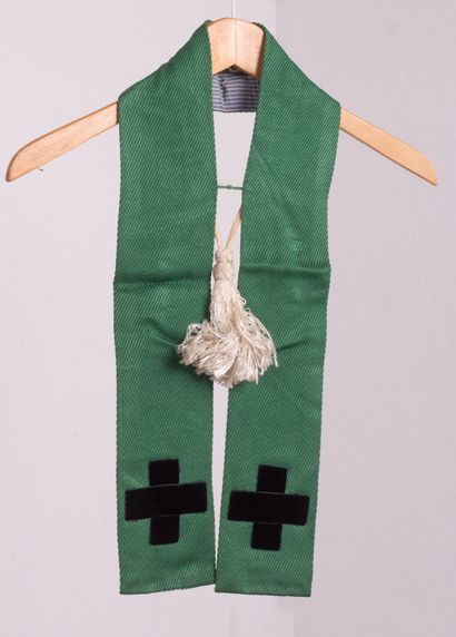 null Meeting of liturgical facings in green fabric with decoration of cross and gilded...