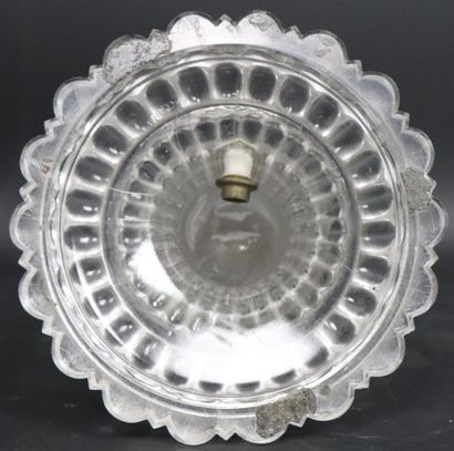 null BACCARAT. 
Virgin in pressed crystal moulded.
Marked on the back. 
End of the...