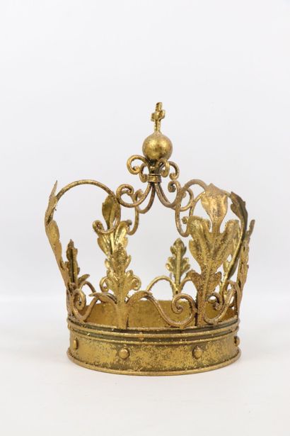 null Gilded painted metal crown with foliage decoration and decorated with a summit...