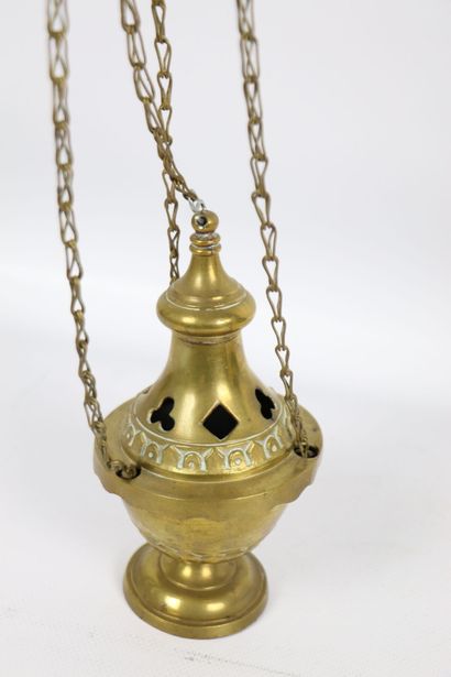 null Incense burner in gilt bronze. 
19th century. 
H_17 cm, without chain