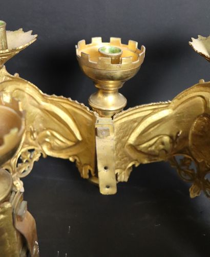 null Suspension of church in gilded regule with eight lights with decoration of angels...