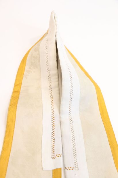 null Religious stole in white silk and yellow wing. 
Decoration of the Christ P....