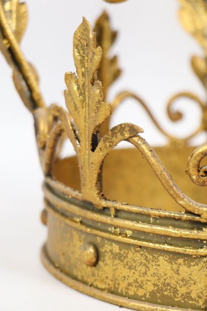 null Gilded painted metal crown with foliage decoration and decorated with a summit...