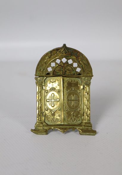 null Meeting of two reliquaries in gilded metal.
One circular with fleur-de-lys decoration...