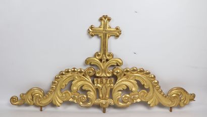 null Gilded wood pediment with scrolls and acanthus leaves, topped by a cross. 
Dated...