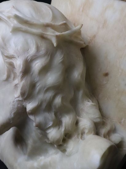 null Ecole italienne du XIXème siècle.
Grand buste du Christ en marbre patiné, la...