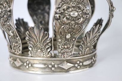 null Crown of virgin in silver plated metal.
It is openwork and decorated with palmettes.
End...