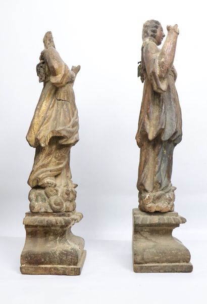 null Pair of statues of angels in carved wood.
Probably from the XVIIth century.
Traces...