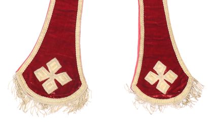 null Religious stole in red velvet with gold braids and crosses. 
Neckline in lace....