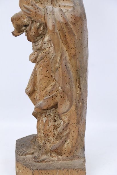 null Ecole française du XVIIIème siècle.
Vierge à l'enfant en bois sculpté. 
H_51,5...