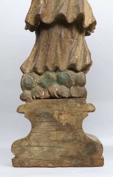 null Paire de statues d'anges en bois sculpté.
Probablement du XVIIème siècle.
Traces...