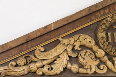 null Important triangular pediment in molded wood carved and gilded with a medallion...