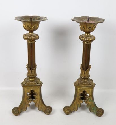 null Pair of gilded bronze pikes.
The shaft simulating a column, ending with leaves.
Resting...