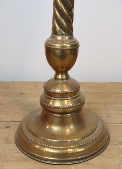 null Important brass candle holder with twisted column. 
Circular base with a gadrooned...