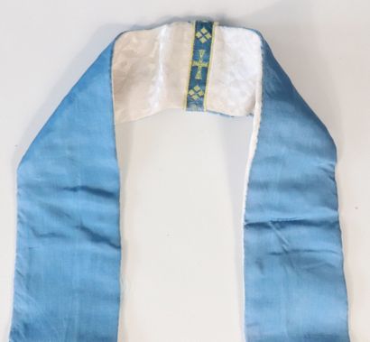 null Religious stole in blue and white silk. 
Tassels on the edges. 
Yellow and blue...