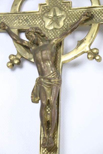 null Pair of crucifixes in patinated brass.
XIXth century.
H_47 cm.