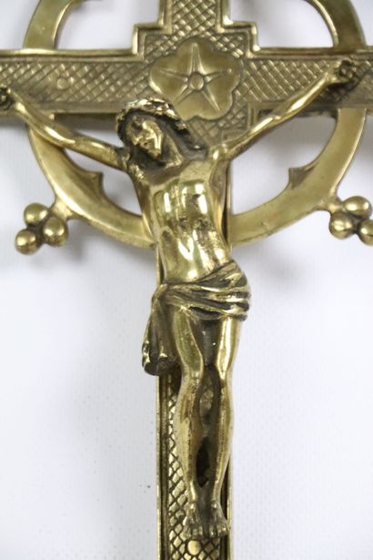 null Paire de crucifix en laiton patiné.
XIXème siècle.
H_47 cm.