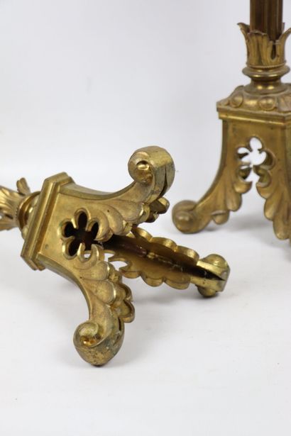 null Pair of gilded bronze pikes.
The shaft simulating a column, ending with leaves.
Resting...