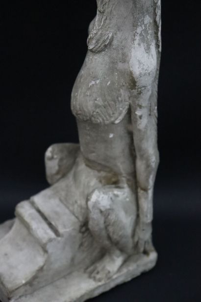 null Small gargoyle in plaster, representing an imaginary animal. 
H_40,5 cm, two...
