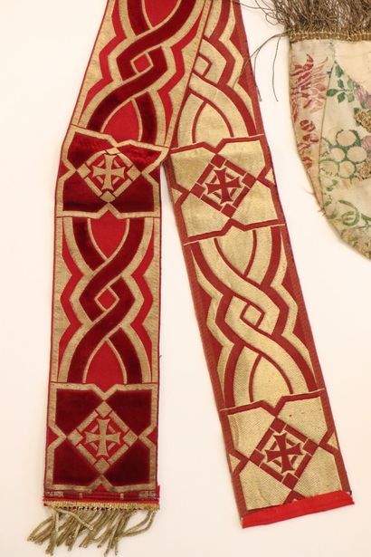 null Meeting of three religious stoles, including :
- Small stole in red fabric decorated...