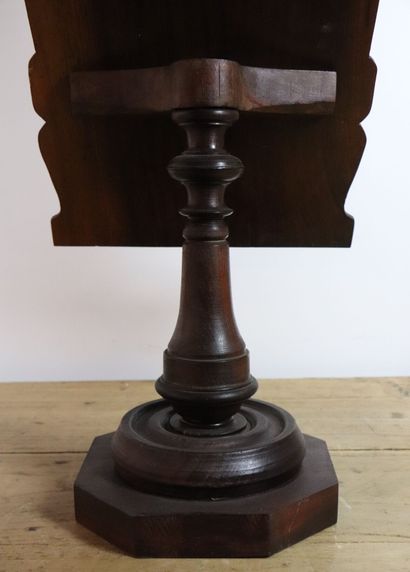 null Church lectern in natural wood on an octagonal base.
XXth century.
H_65,5 cm...