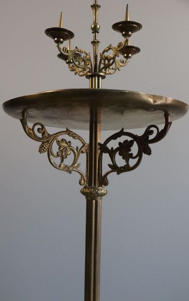 null Important candle stick in brass. 
The upper part with four openwork arms of...