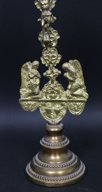 null Petit ciboire en bronze ajouré à décor de médaillons crucifiés.
XIXème siècle....