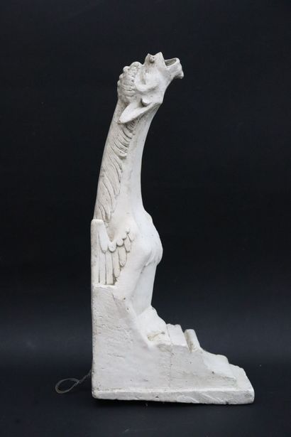 null Gargoyle in plaster, representing an imaginary animal. 
H_46 cm, small lacks....