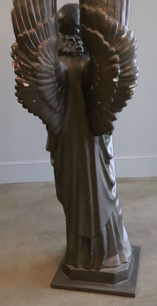 null Angel in plaster with silver patina
End of the 19th century or beginning of...