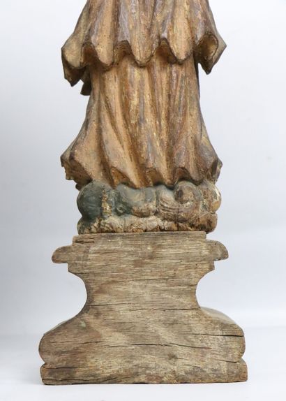 null Paire de statues d'anges en bois sculpté.
Probablement du XVIIème siècle.
Traces...