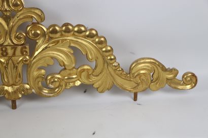 null Gilded wood pediment with scrolls and acanthus leaves, topped by a cross. 
Dated...