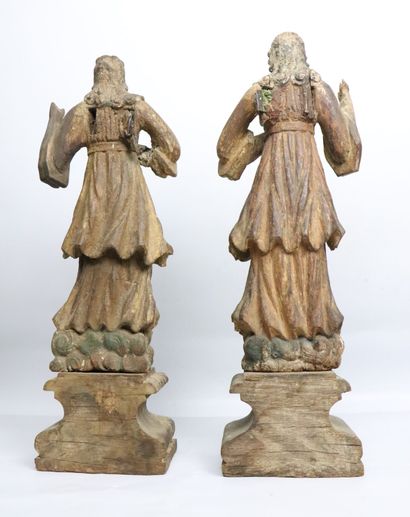 null Pair of statues of angels in carved wood.
Probably from the XVIIth century.
Traces...