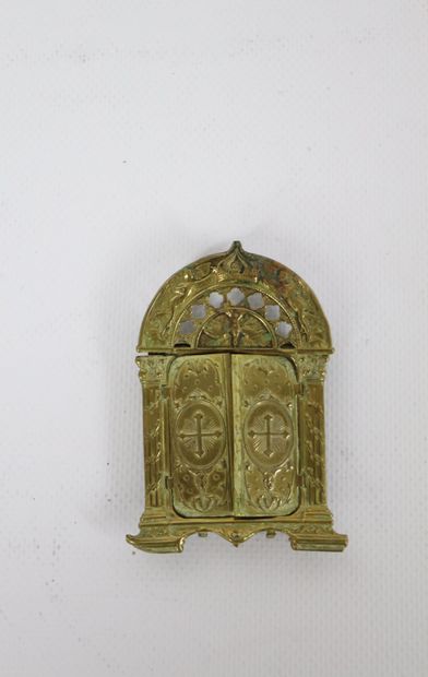 null Meeting of two reliquaries in gilded metal.
One circular with fleur-de-lys decoration...