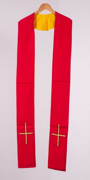 null Meeting of two religious stoles in embroidered silk.
The first with gold crosses...