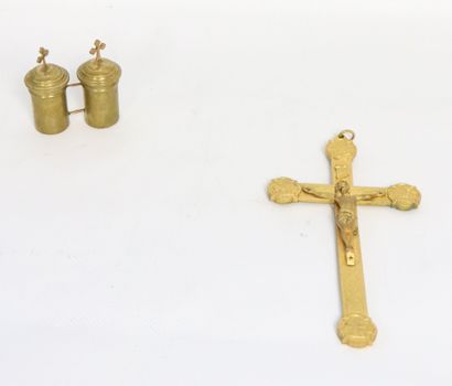 Croix et ampoules à saintes huiles en bronze...