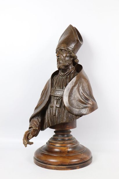 null Buste D'évêque en bois sculpté. 
Epoque XVIIIème siècle. 
H_59 cm, restauration.
Soclé...