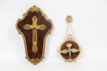null Meeting of religious objects, including :
- a gilt bronze travel crucifix on...