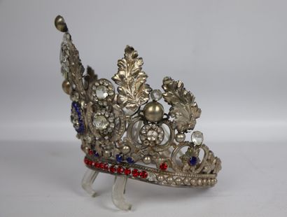 null Crown of virgin in silver plated metal and colored rhinestones. 
End of the...