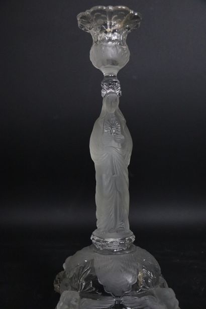 null PORTIEUX. 
Pair of candlesticks out of pressed crystal moulded with decoration...