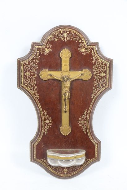 null Réunion d'objets religieux, comprenant :
- un crucifix de voyage en bronze doré...