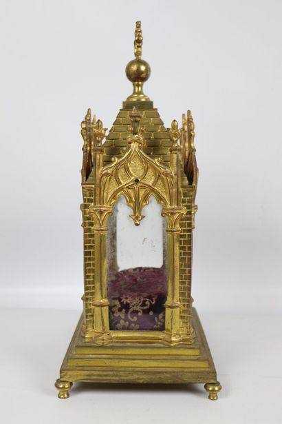 null Important reliquary in bronze and gilded metal, all glass face. 
It represents...