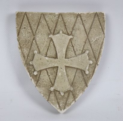 Croix occitane en pierre reconstituée. 
XXème...