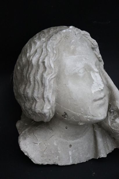 null Sculpture in patinated plaster representing an angel in the taste of the Middle...