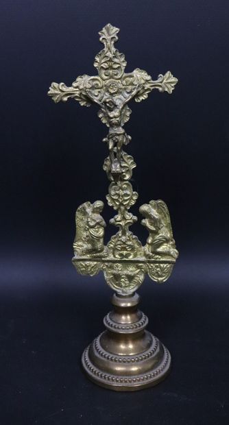 null Small openwork bronze ciborium decorated with crucified medallions.
XIXth century....