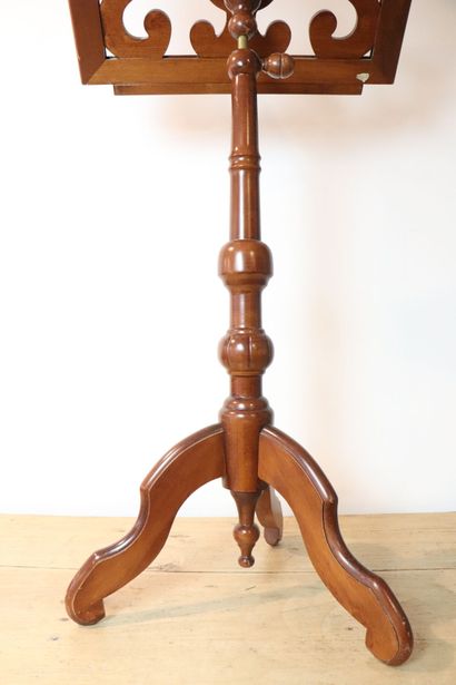 null Wooden lectern with tripod base.
The table is decorated with openwork scrolls.
20th...