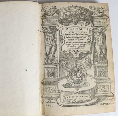 null A box of old and XIXth books, including : 
- CORROZET. Hecatongraphy. Paris,...
